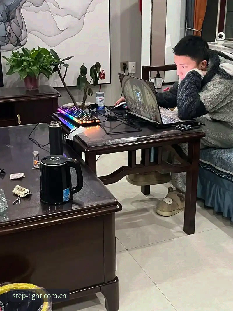 爱游戏每一步都有光首页 那个凌晨三点还在刷赛事的用户,后来怎么样了
